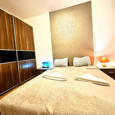 Flowers Apartman Apartment Budapest
