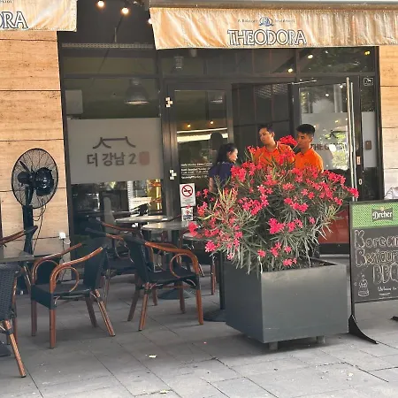 Lägenhet Flowers Apartman *